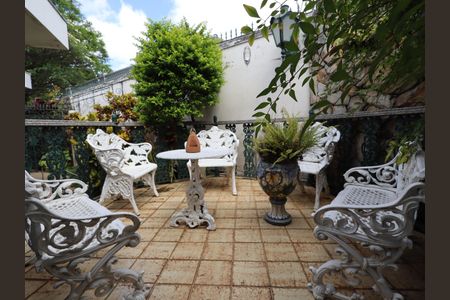 Casa à venda com 734m², 5 quartos e 4 vagasÁrea externa