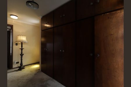 Casa à venda com 734m², 5 quartos e 4 vagasCloset da suíte