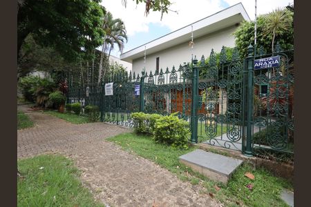 Casa à venda com 734m², 5 quartos e 4 vagasFachada