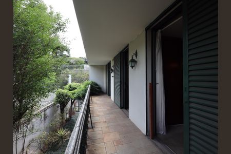 Casa à venda com 734m², 5 quartos e 4 vagasVaranda dos Quartos