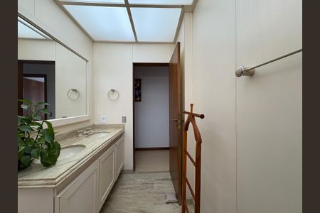 Apartamento à venda com 230m², 3 quartos e 1 vagaBanheiro