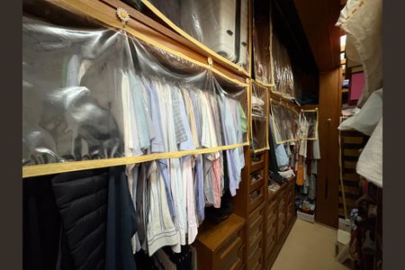 Apartamento à venda com 230m², 3 quartos e 1 vagaCloset da suíte