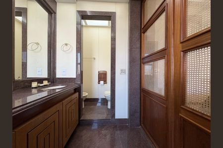 Apartamento à venda com 230m², 3 quartos e 1 vagaBanheiro da suíte