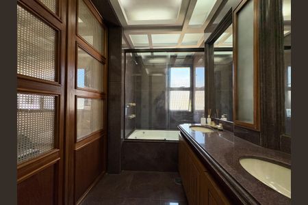 Apartamento à venda com 230m², 3 quartos e 1 vagaBanheiro da suíte