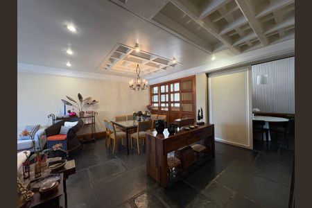 Apartamento à venda com 230m², 3 quartos e 1 vagaSala