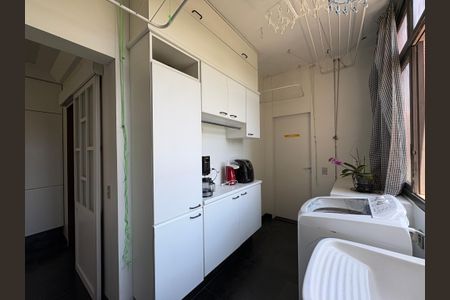 Apartamento à venda com 230m², 3 quartos e 1 vagaÁrea de Serviço