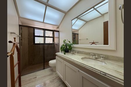 Apartamento à venda com 230m², 3 quartos e 1 vagaBanheiro