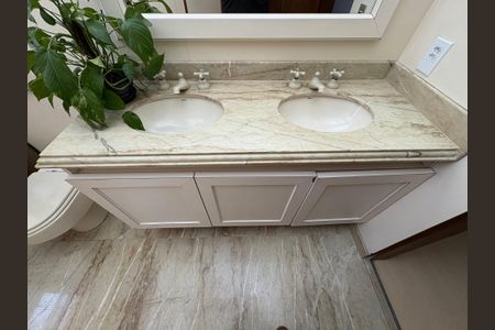 Apartamento à venda com 230m², 3 quartos e 1 vagaBanheiro