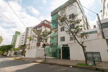 Apartamento para alugar com 97m², 3 quartos e 2 vagas Apartamento para alugar com 97m², 3 quartos e 2 vagasFachada