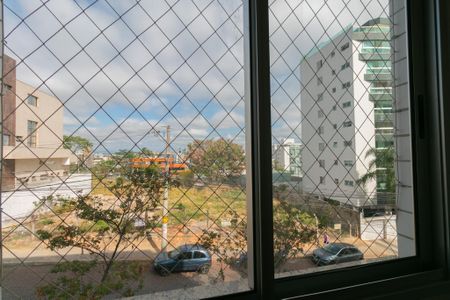 Vista Quarto 1 de apartamento para alugar com 3 quartos, 97m² em Castelo, Belo Horizonte