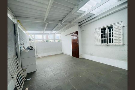 Casa à venda com 220m², 7 quartos e 2 vagas Casa à venda com 220m², 7 quartos e 2 vagasQuintal