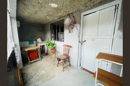 Casa à venda com 220m², 7 quartos e 2 vagas Casa à venda com 220m², 7 quartos e 2 vagasPorão