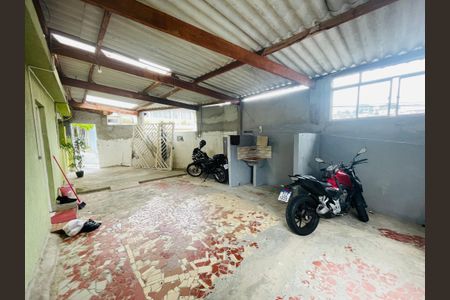 Casa à venda com 220m², 7 quartos e 2 vagas Casa à venda com 220m², 7 quartos e 2 vagasQuintal