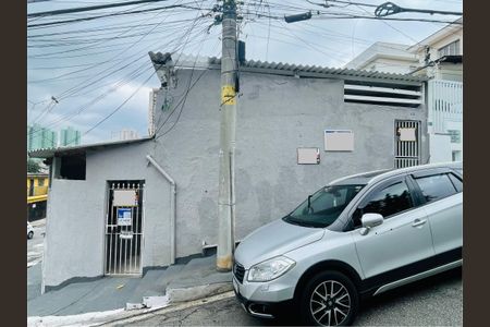 Casa à venda com 220m², 7 quartos e 2 vagas Casa à venda com 220m², 7 quartos e 2 vagasPlaca instalada na fachada do imóvel