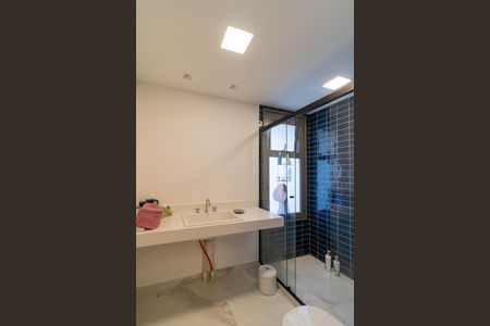 Apartamento à venda com 180m², 4 quartos e 2 vagas Apartamento à venda com 180m², 4 quartos e 2 vagasBanheiro da Suíte 3