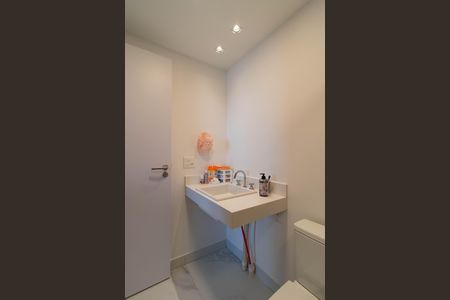 Apartamento à venda com 180m², 4 quartos e 2 vagas Apartamento à venda com 180m², 4 quartos e 2 vagasBanheiro da Suíte 1