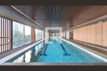 Apartamento à venda com 180m², 4 quartos e 2 vagas Apartamento à venda com 180m², 4 quartos e 2 vagasÁrea comum - Piscina