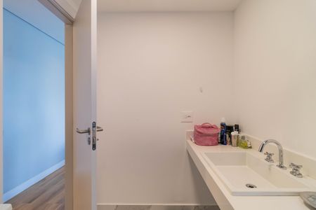 Apartamento à venda com 180m², 4 quartos e 2 vagas Apartamento à venda com 180m², 4 quartos e 2 vagasBanheiro da Suíte 3