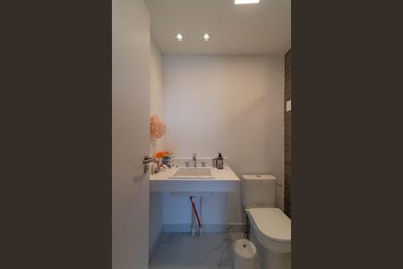 Apartamento à venda com 180m², 4 quartos e 2 vagas Apartamento à venda com 180m², 4 quartos e 2 vagasBanheiro da Suíte 1