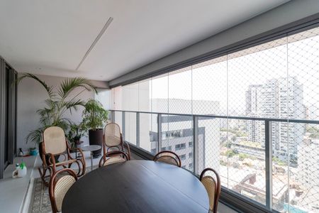 Apartamento à venda com 180m², 4 quartos e 2 vagas Apartamento à venda com 180m², 4 quartos e 2 vagasVaranda