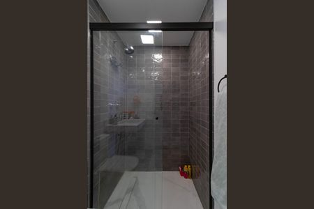 Apartamento à venda com 180m², 4 quartos e 2 vagas Apartamento à venda com 180m², 4 quartos e 2 vagasBanheiro da Suíte 1