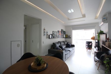 Sala de apartamento à venda com 2 quartos, 74m² em Barra da Tijuca, Rio de Janeiro