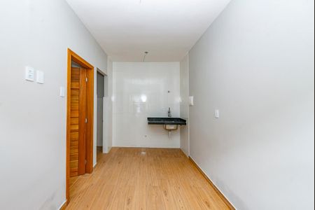 Sala e cozinha  de casa para alugar com 1 quarto, 25m² em Alto Caiçaras, Belo Horizonte