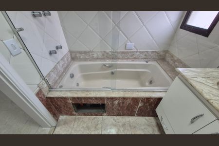 Apartamento à venda com 127m², 3 quartos e 2 vagasBanheiro da suíte