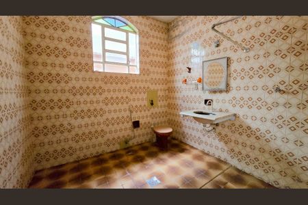 Casa à venda com 228m², 3 quartos e 2 vagasBanheiro