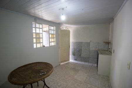 Sala/Cozinha de kitnet/studio para alugar com 1 quarto, 15m² em Conjunto C, Brasília
