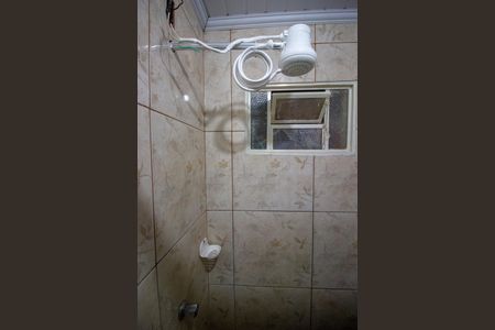 Banheiro de kitnet/studio para alugar com 1 quarto, 15m² em Conjunto C, Brasília