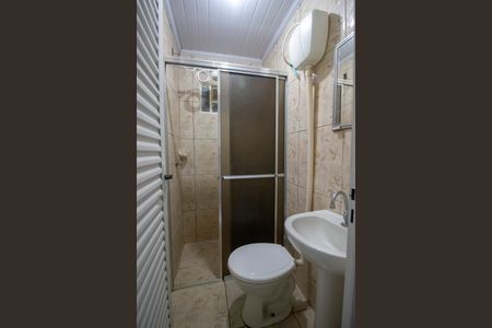 Banheiro de kitnet/studio para alugar com 1 quarto, 15m² em Conjunto C, Brasília