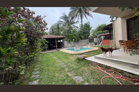 Casa de condomínio à venda com 400m², 4 quartos e 7 vagasQuintal