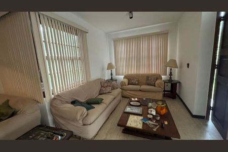 Sala de casa de condomínio à venda com 4 quartos, 400m² em Camboinhas, Niterói