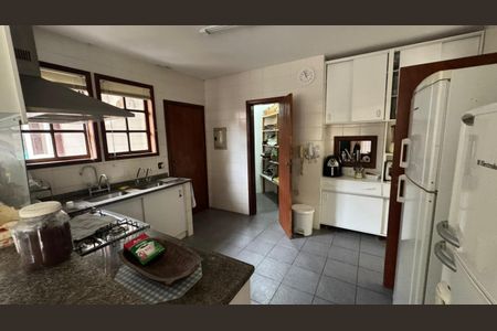 Casa de condomínio à venda com 400m², 4 quartos e 7 vagasCozinha