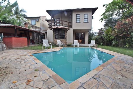 Casa de condomínio à venda com 400m², 4 quartos e 7 vagasPiscina