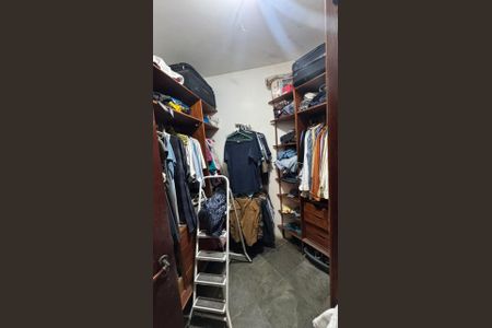 Casa de condomínio à venda com 400m², 4 quartos e 7 vagasCloset