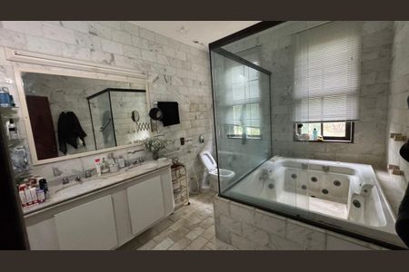 Casa de condomínio à venda com 400m², 4 quartos e 7 vagasBanheiro