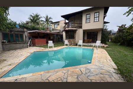 Casa de condomínio à venda com 400m², 4 quartos e 7 vagasPiscina