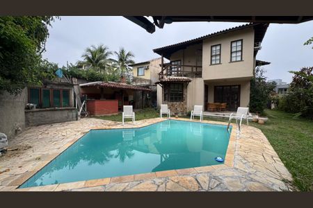 Casa de condomínio à venda com 400m², 4 quartos e 7 vagasPiscina