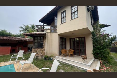 Casa de condomínio à venda com 400m², 4 quartos e 7 vagasQuintal