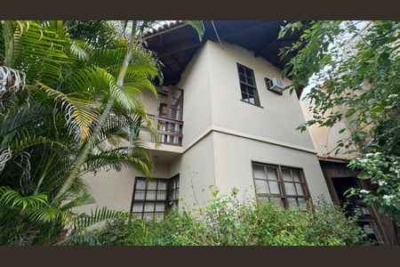 Casa de condomínio à venda com 400m², 4 quartos e 7 vagasVista