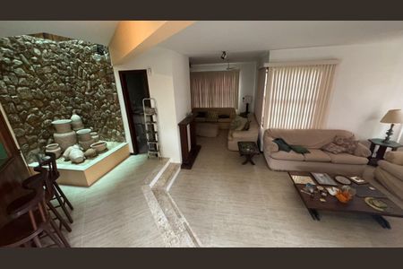 Casa de condomínio à venda com 400m², 4 quartos e 7 vagasSala