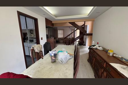 Casa de condomínio à venda com 400m², 4 quartos e 7 vagasSala