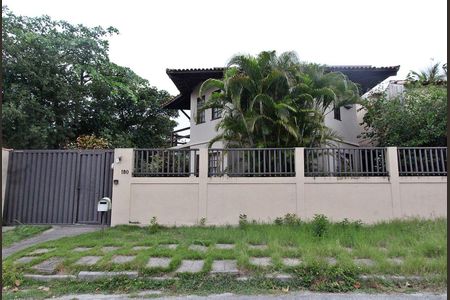 Casa de condomínio à venda com 400m², 4 quartos e 7 vagasVista