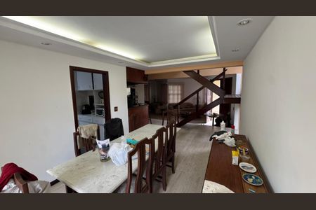 Casa de condomínio à venda com 400m², 4 quartos e 7 vagasSala