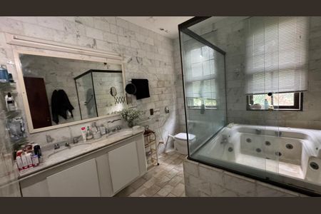 Casa de condomínio à venda com 400m², 4 quartos e 7 vagasBanheiro