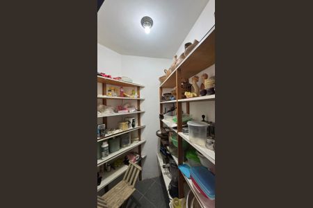 Casa de condomínio à venda com 400m², 4 quartos e 7 vagasDespensa