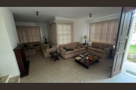 Casa de condomínio à venda com 400m², 4 quartos e 7 vagasSala