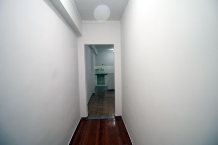 Sala - Corredor de acesso de casa para alugar com 1 quarto, 50m² em Vista Alegre, Rio de Janeiro